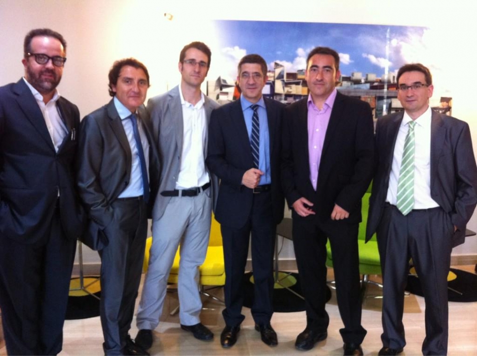 Patxi Lopezek ekintzaileen alde egin du, ekitaldi batean. Argazkia: Twitter Lopez