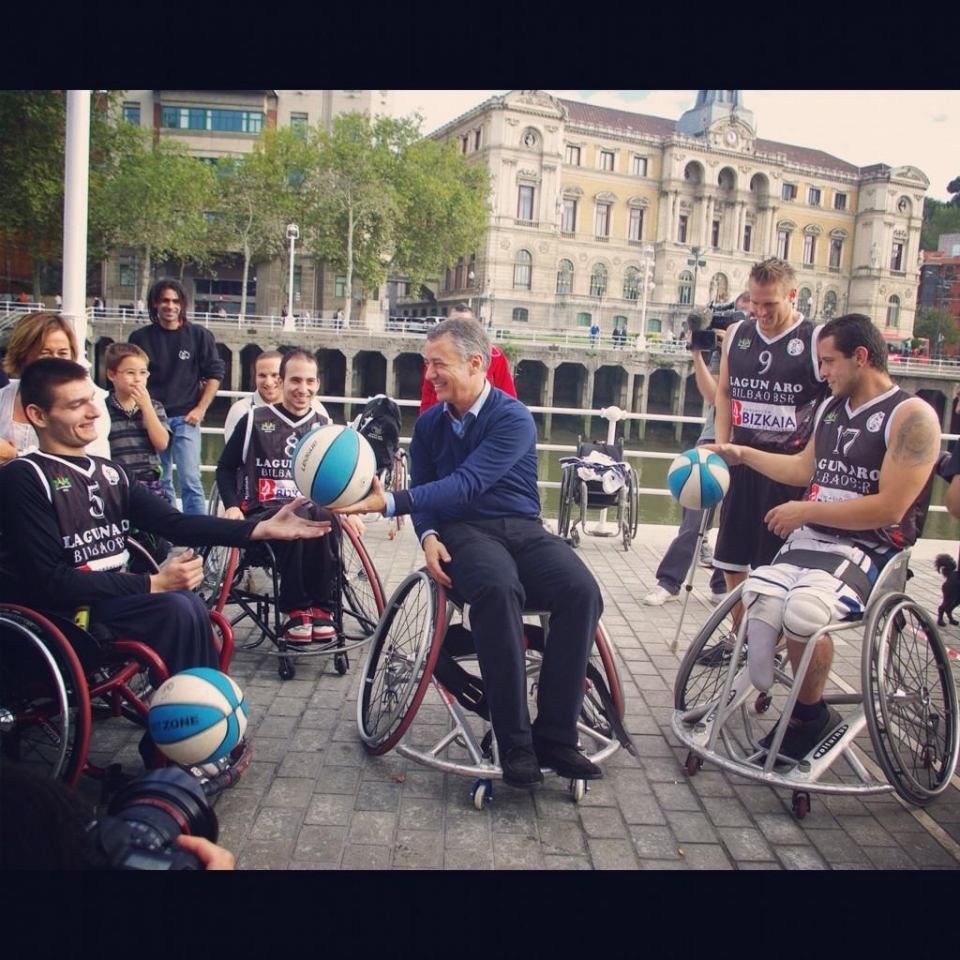 Iñigo Urkulluk euskal selekzioaren aldeko ekitaldi bateko irudia argitaratu du. Argazkia: Twitter Urkullu