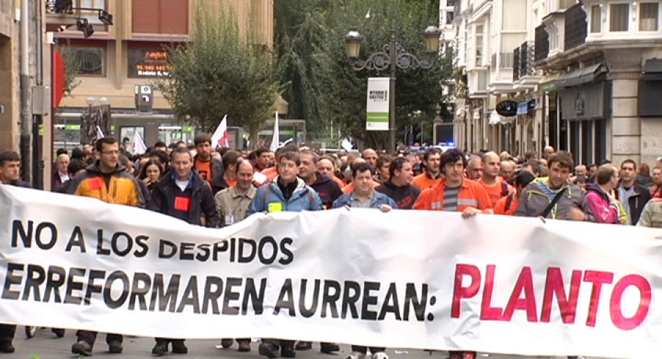 Trabajadores de varias empresas vascas exigen no aplicar la reforma laboral en Euskadi 