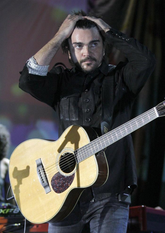 Abeslari kolonbiarrak ibilbide osoko kantak errepasatu zituen. Argazkia: EFE