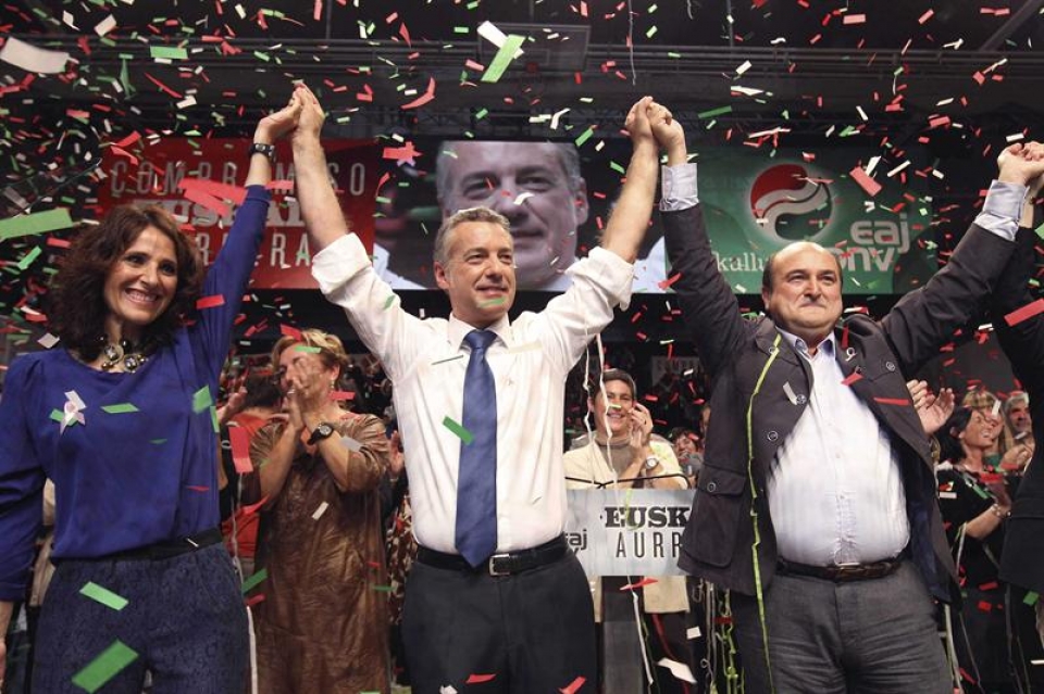 Bakartxo Telleria, Iñigo Urkullu eta Andoni Ortuzar. Argazkia: EFE