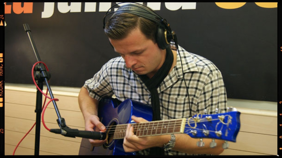 Concierto de Giles Robson desde nuestros estudios. 