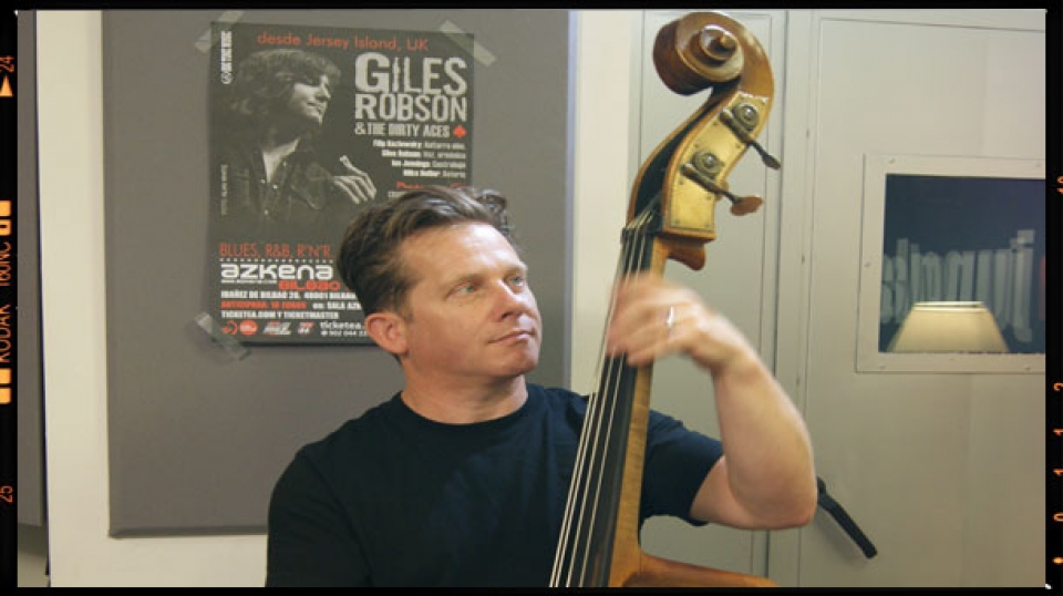 Concierto de Giles Robson desde nuestros estudios. 