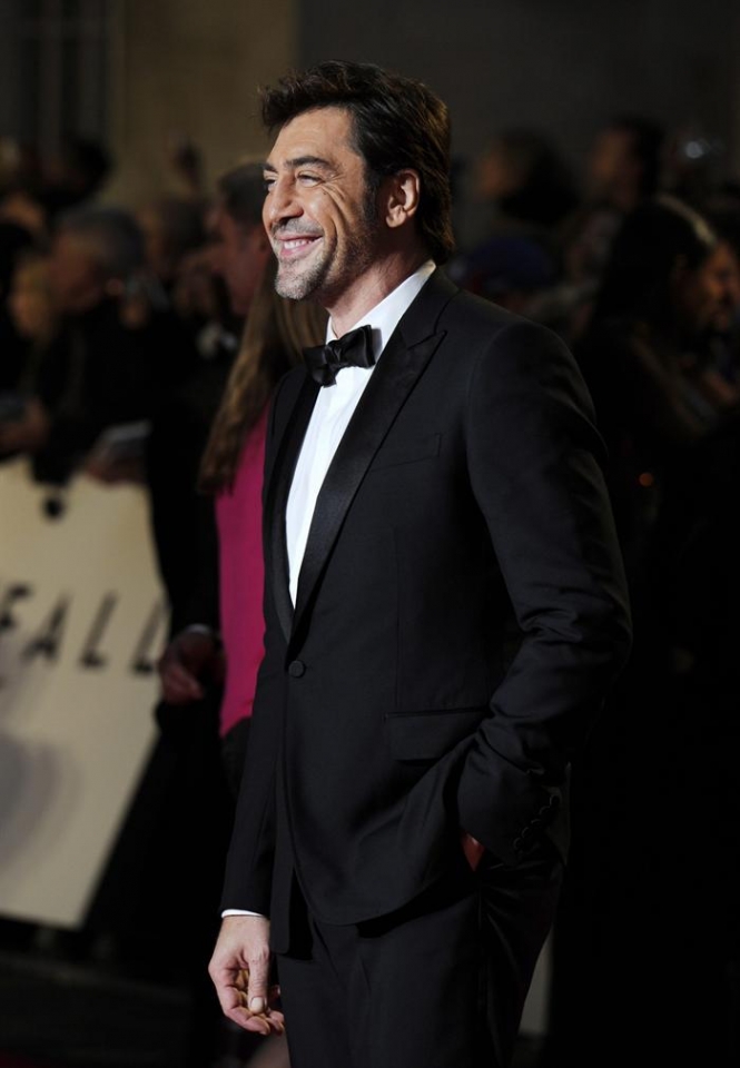 Javier Bardem James Bonden arerioa izango da 'Skyfall' filmean. Bardem Penelope Cruzekin izan zen Londreseko estreinaldian. Argazkia: EFE
