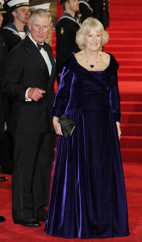 Ingalaterrako Charles printzea eta Camila Parker, 'Skyfall' filmaren Londreseko estreinaldian. Argazkia: EFE