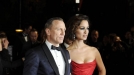 Daniel Craig eta Berenice Marhole aktore frantsesa, 'Skyfall' filmaren Londreseko estreinaldian. Argazkia: EFE title=