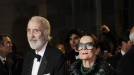 Christopher Lee aktorea eta emaztea, 'Skyfall' filmaren Londreseko estreinaldian. Argazkia: EFE title=