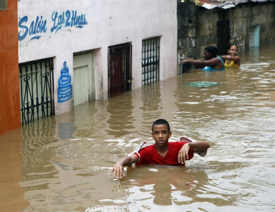 'Sandy'k kalte handiak eragin ditu Karibetik igarotzean. Argazkia: EFE