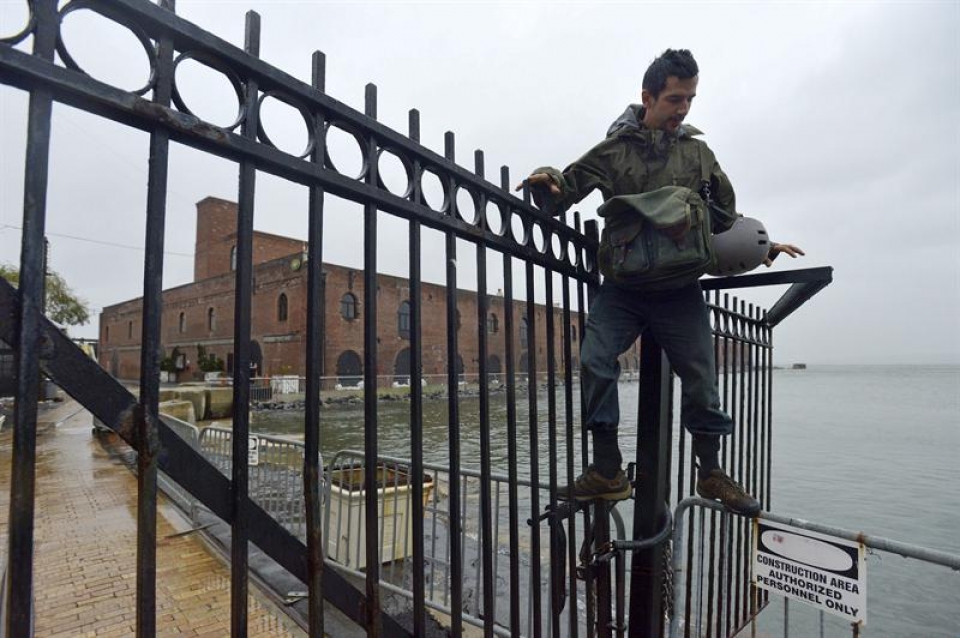 Miles de personas se han visto obligadas a dejar sus casas. (EFE)