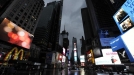 Times Square, en Nueva York, espera a 'Sandy'. (EFE) title=