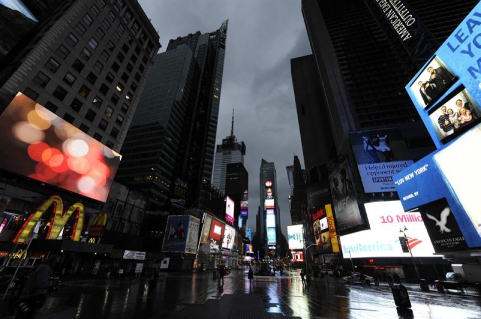 'Sandy' urakana | 'Sandy' urakanak indarra hartu du New Yorkera bidean.