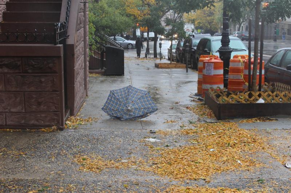 Las calles de Nueva York permanecen casi vacías ante el huracán Sandy. (EFE)