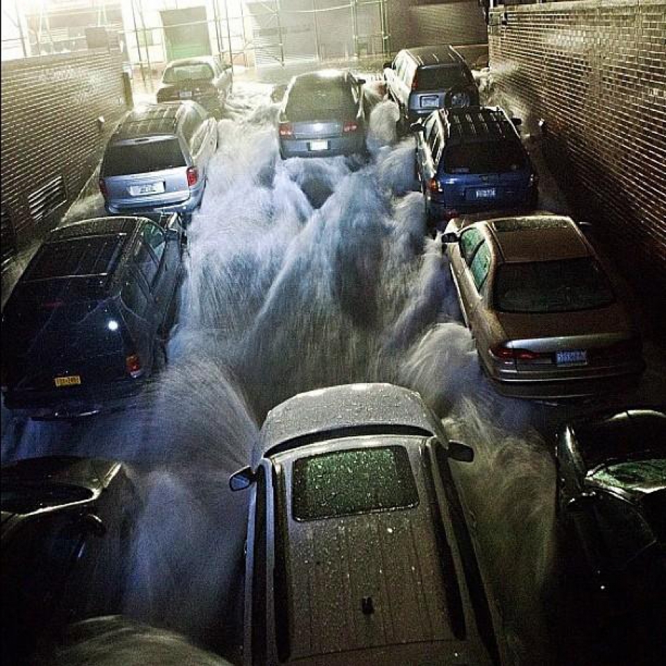 El parking de la bolsa de Wall Street anegado por el agua. (Foto: TUTAZGAMD)