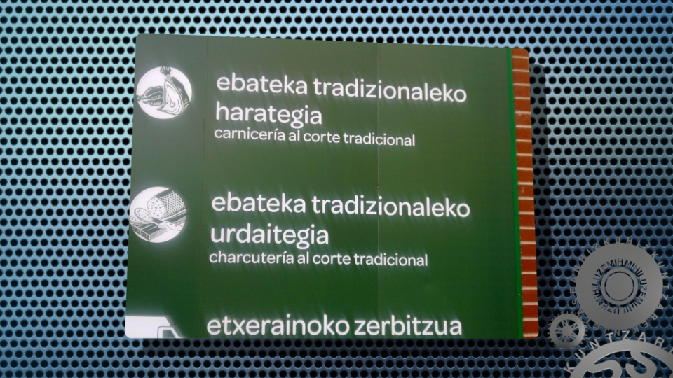 Julia Garciak bidali digu Gasteizko Carrefour supermerkatu batetik kartel hau.