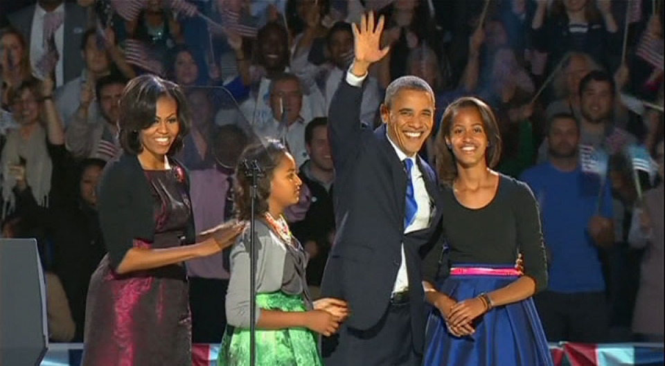 Obama celebra la victoria junto a su familia.