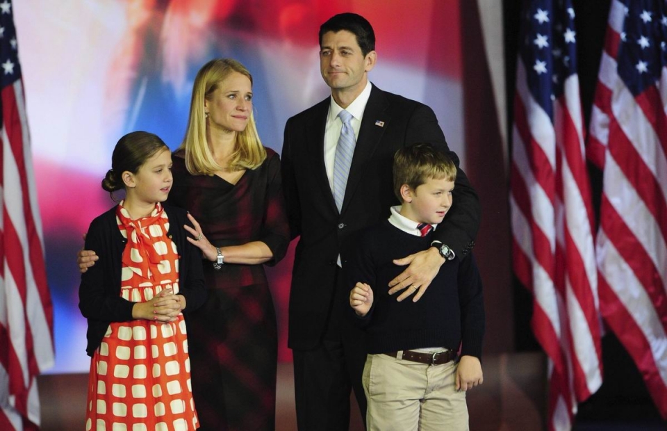 Paul Ryan junto a su familia tras la derrota. EFE