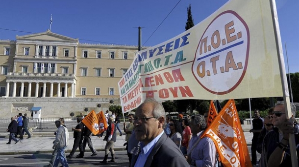 Protestas en Grecia contra los recortes impuestos por la 'troika'. Foto: EFE