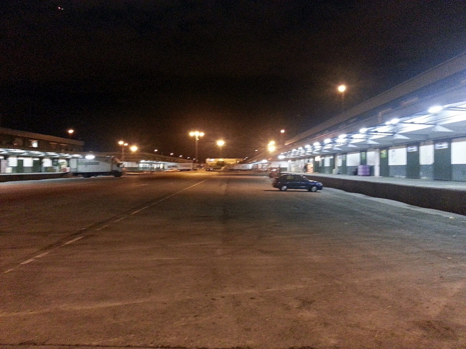 El parking de Mercamadrid vacío a primera hora del día de huelga. Foto: EFE