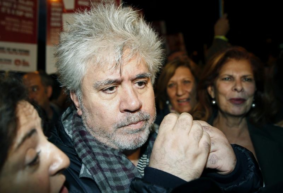 Pedro Almodovar en la manifestación de Madrid. Foto: EFE