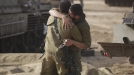 Israeleko bi soldadu kanpaleku bat jarri ostean. Argazkia: EFE title=