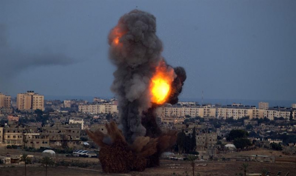 29 palestinar hil dira dagoeneko Gazako bonbardaketetan. Argazkia: EFE