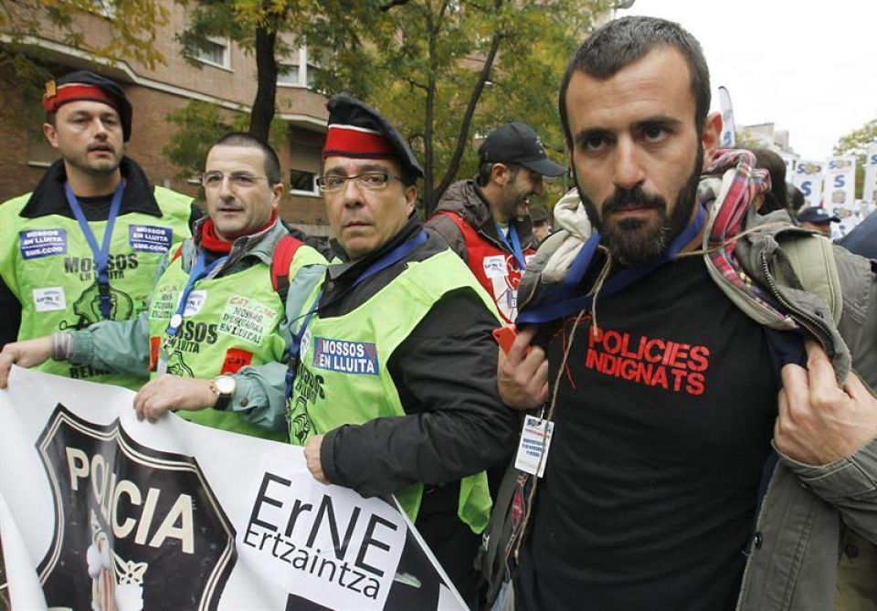 Poliziak protesta | Poliziek Gobernuaren kontra protesta egin dute