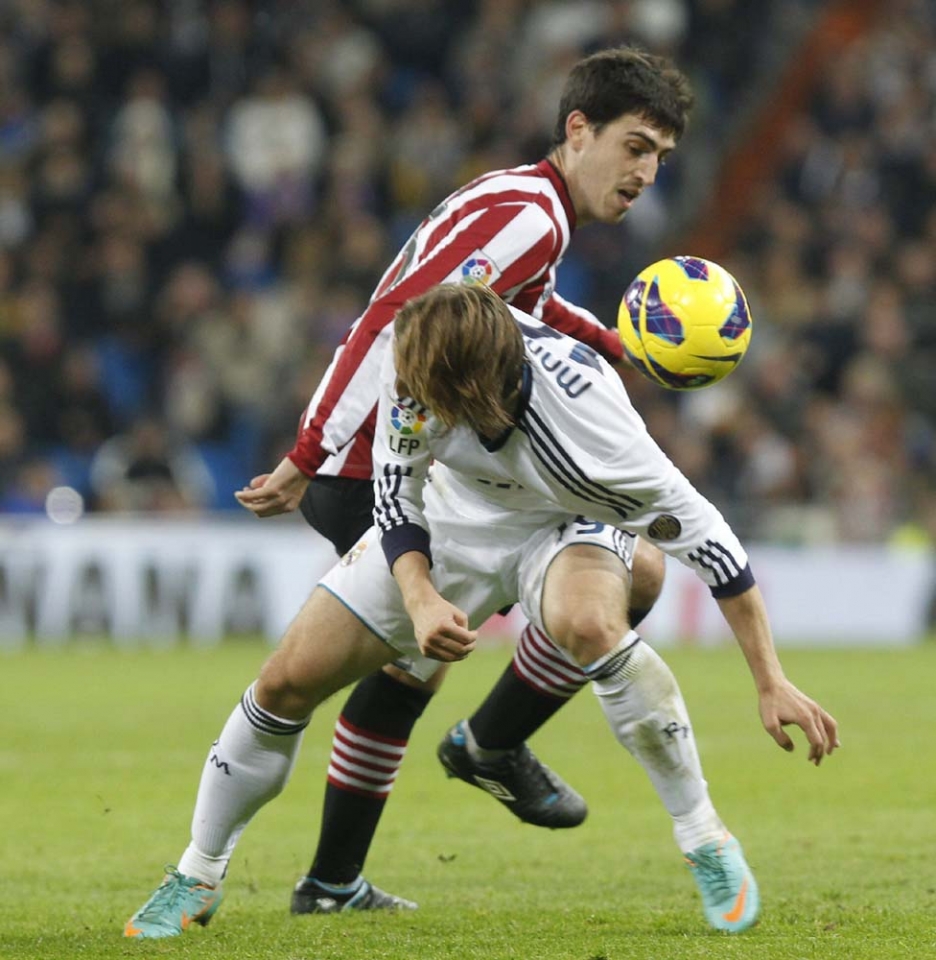Andoni Iraola y Modric. Foto: EFE