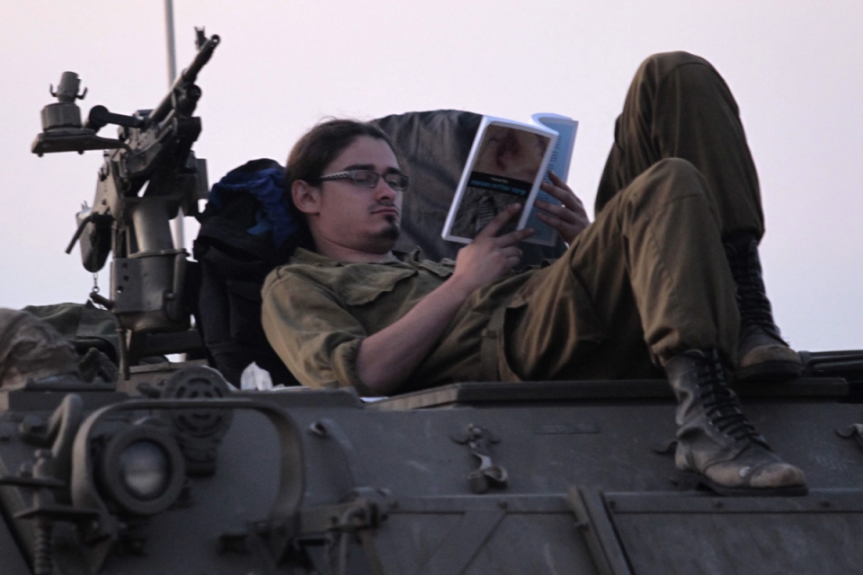 Un soldado descansando. Foto: EFE
