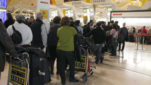 Pasajeros en Barajas. Foto: EiTB