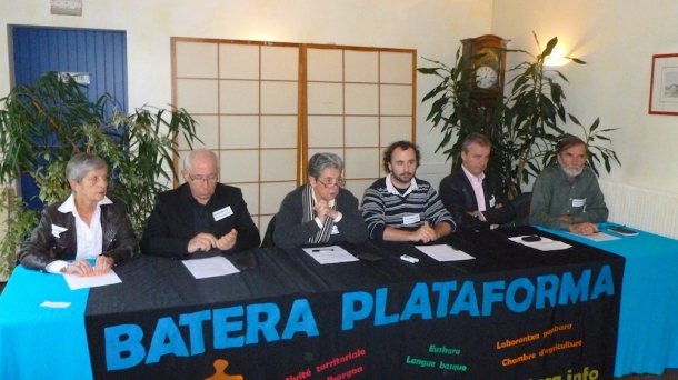 Conférence de presse de Batera ce mercredi après-midi à Bayonne. Photo: Franck Dolosor