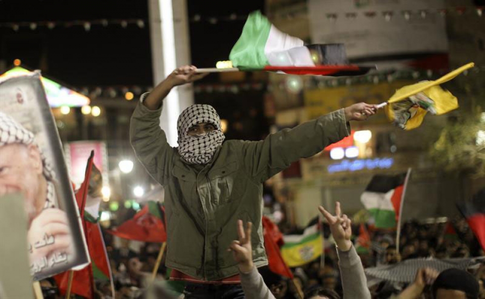Miles de palestinos han salido a la calle para celebrar el reconocimiento de la ONU. EFE