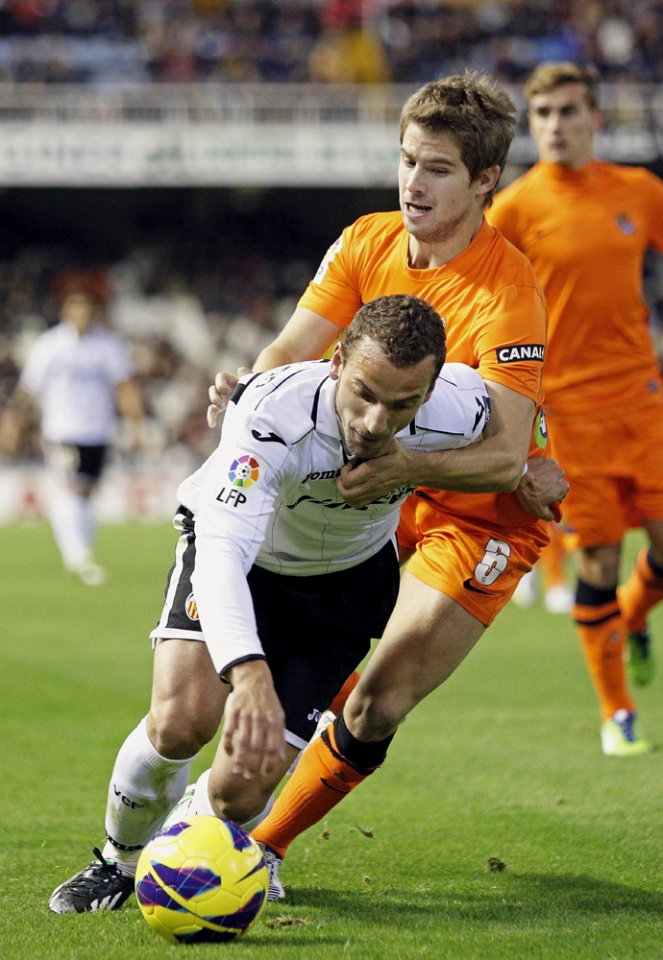 Iñigo Martínez y Soldado. Foto: EFE