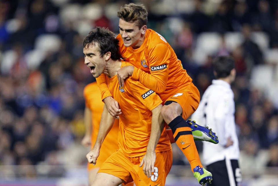 Mikel González y Griezmann. Foto: EFE