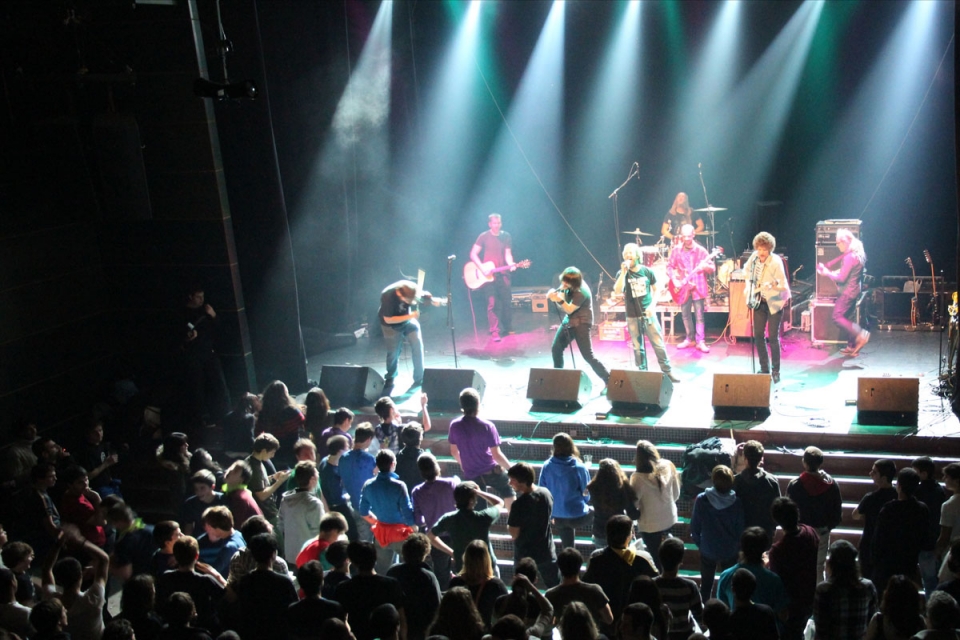 Bizardunak taldeak lan berria aurkeztu du Durangoko azokan. Argazkia: EITB