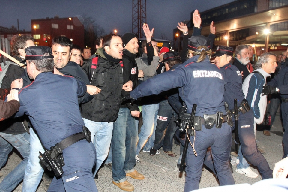 Greba orokorrak gelditu egin ditu Euskadi eta Nafarroa. (2012-3-29)