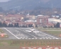 Very strong winds make difficult for planes to land in Bilbao airport