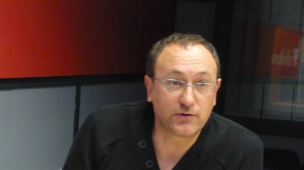 Andrés Illana, portavoz de Ekologistak Martxan Araba, en Plaza Nueva