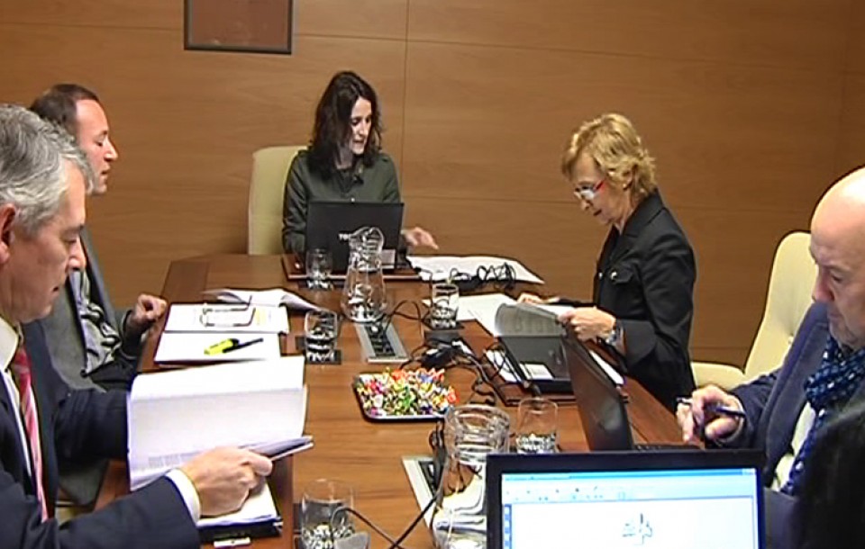 El Parlamento Vasco inicia la tramitación del adelanto de las pagas de 2013. EFE
