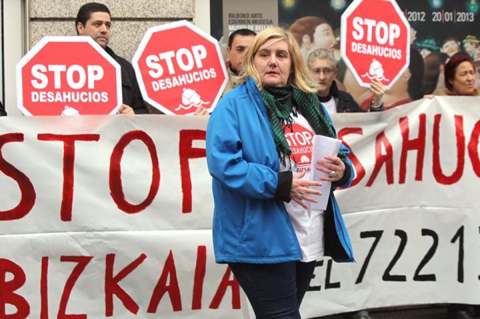 Stop Desahucios Euskadi continúa denunciando los lanzamientos. Foto: EITB