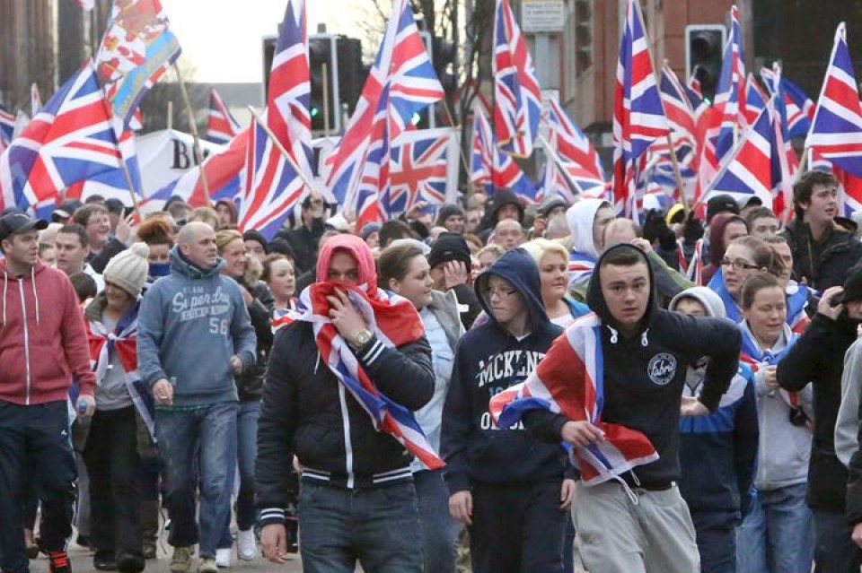 Manifestazio bat Belfasten. 