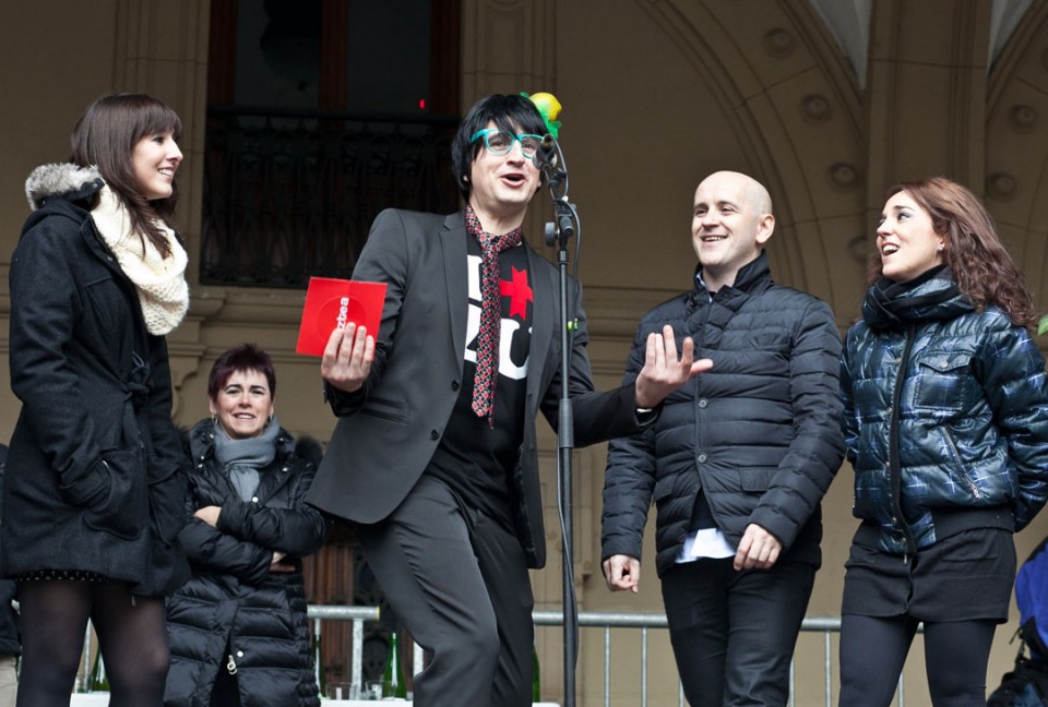 Joseina y compañía cantaron una canción especial. Foto: EITB