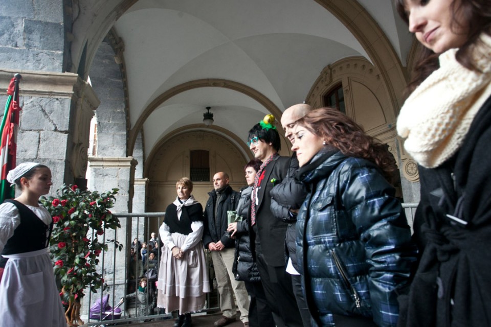 Bailaron el aurresku en honor de los amigos de Dida. Foto: EITB