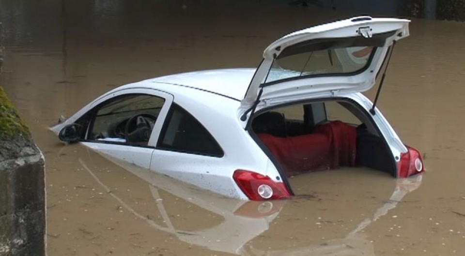 El Gobela se desbordó en Berango este pasado miércoles a consecuencia de las fuertes lluvias. EITB