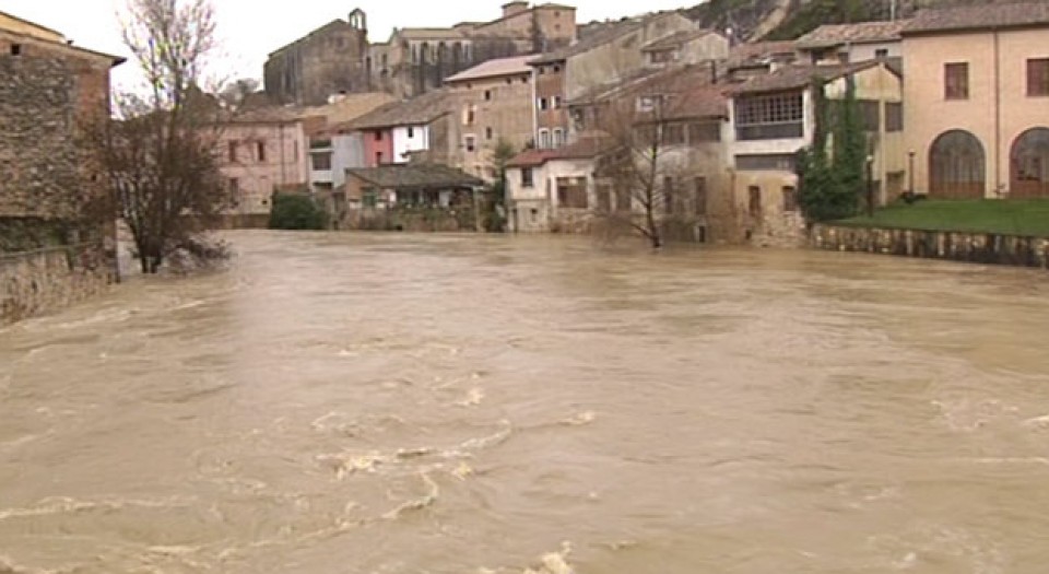 Alerta egoera ezarri dute Nafarroan, Ebro eta Ega ibaiek gainezka egin dezaketelako