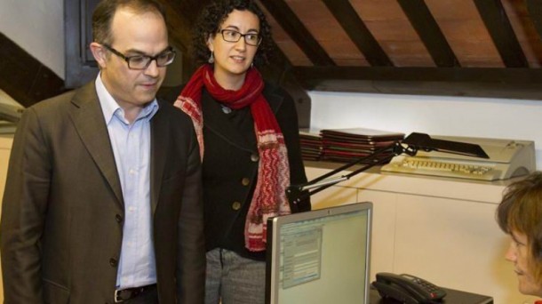 Jordi Turull (CiU) y Marta Rovira (ERC) registran la declaración soberanista. Foto: EFE