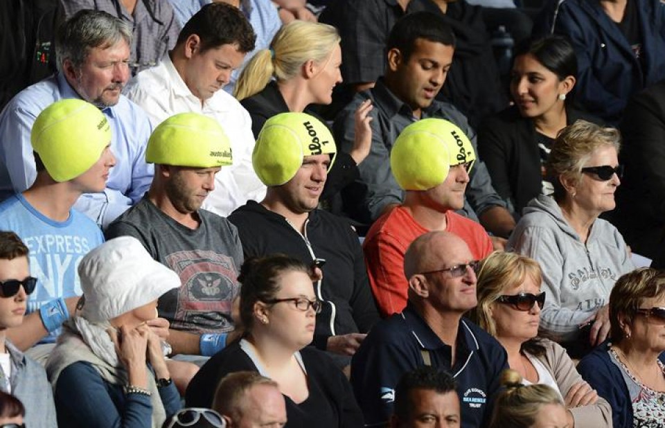 Adicionados en las gradas. Foto: EFE