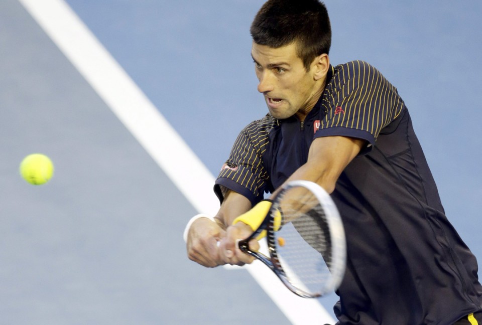 Djokovic golpea a la pelota. Foto: EFE.