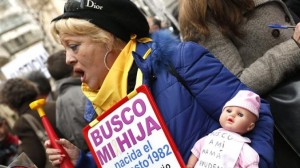 Haur lapurtuen auzian kaltetutakoak: 'Espainia osoan daude Sor Mariak'