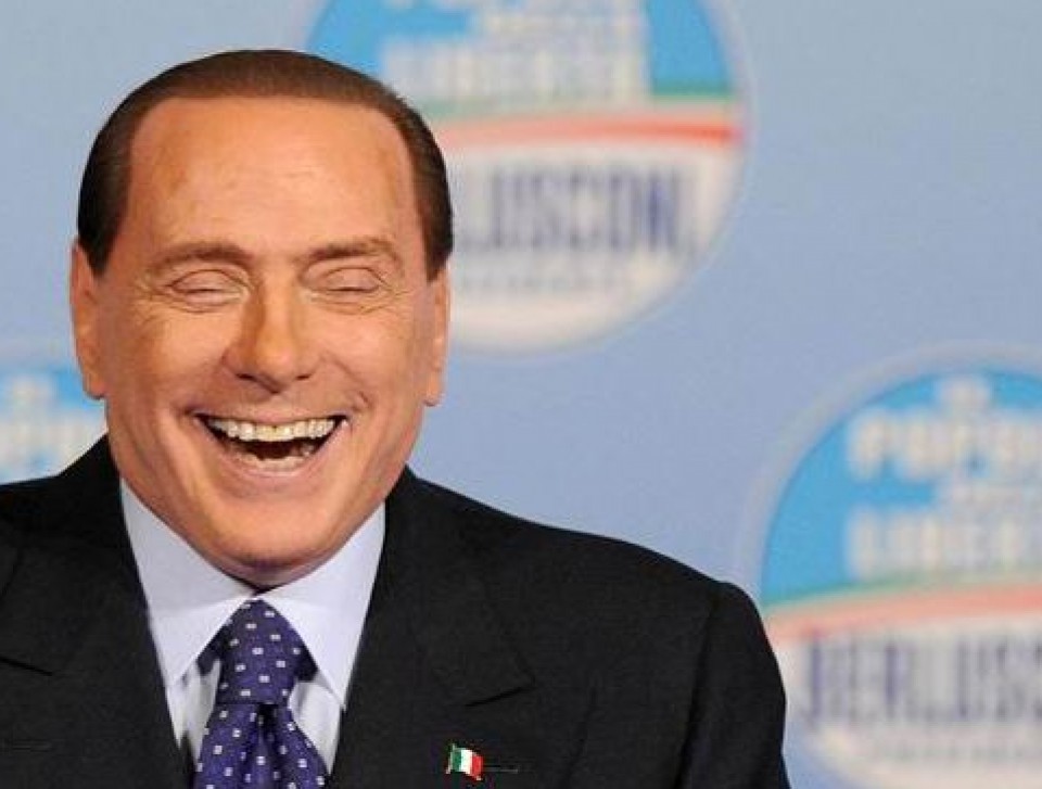 Silvio Berlusconi afirma que Italia no tuvo la misma responsabilidad que Alemania en el Holocausto.
