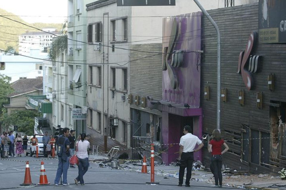 Incendio en la discoteca Kiss de Brasil.